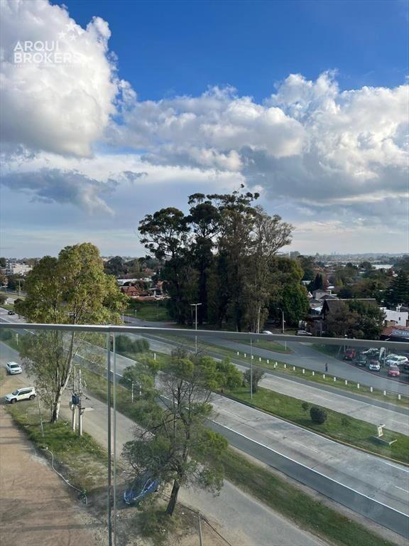 Apartamento de tres dormitorios en alquiler en Parque Roose