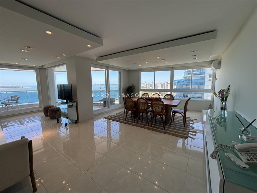 Apartamento en venta de 3 dormitorios + en Tower,