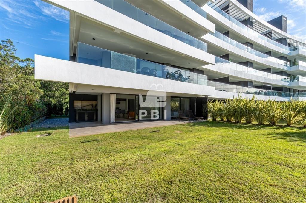 Apartamento de 2 dormitorios en Crystal Views, -