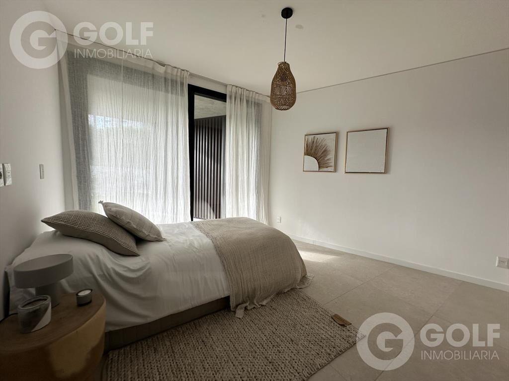 Venta de Penthouse de 3 dormitorios mas servicio en Mananti