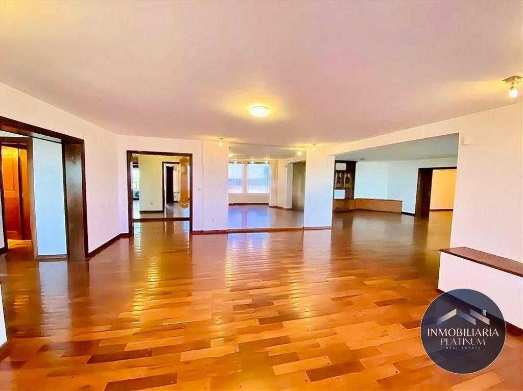 Apartamento en venta c/ cochera en Punta Carretas