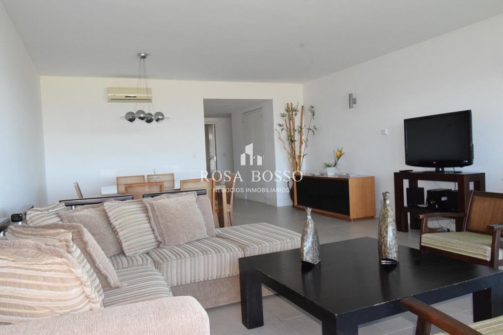 Apartamento en Brava, 3 dormitorios *