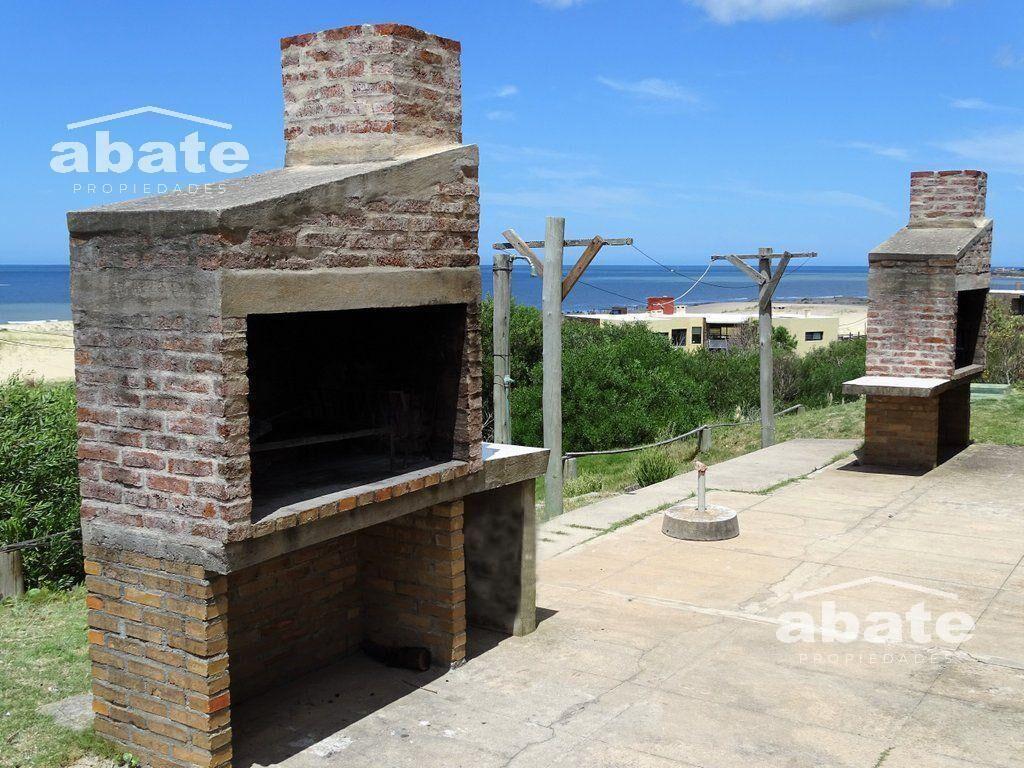 Venta de Complejo de 7 apartamentos con vista al mar! Punta