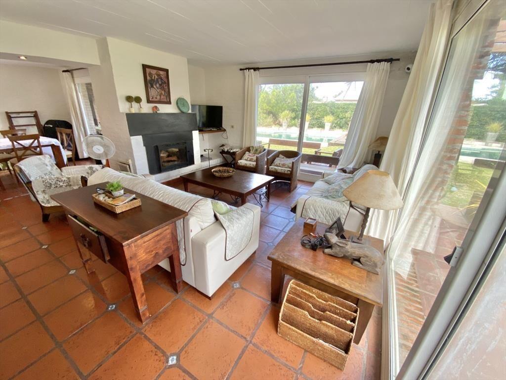 CASA EN VENTA 6 DORMITORIOS 6 BAÃ?OS 5 EN SUITE EN SOLANAS