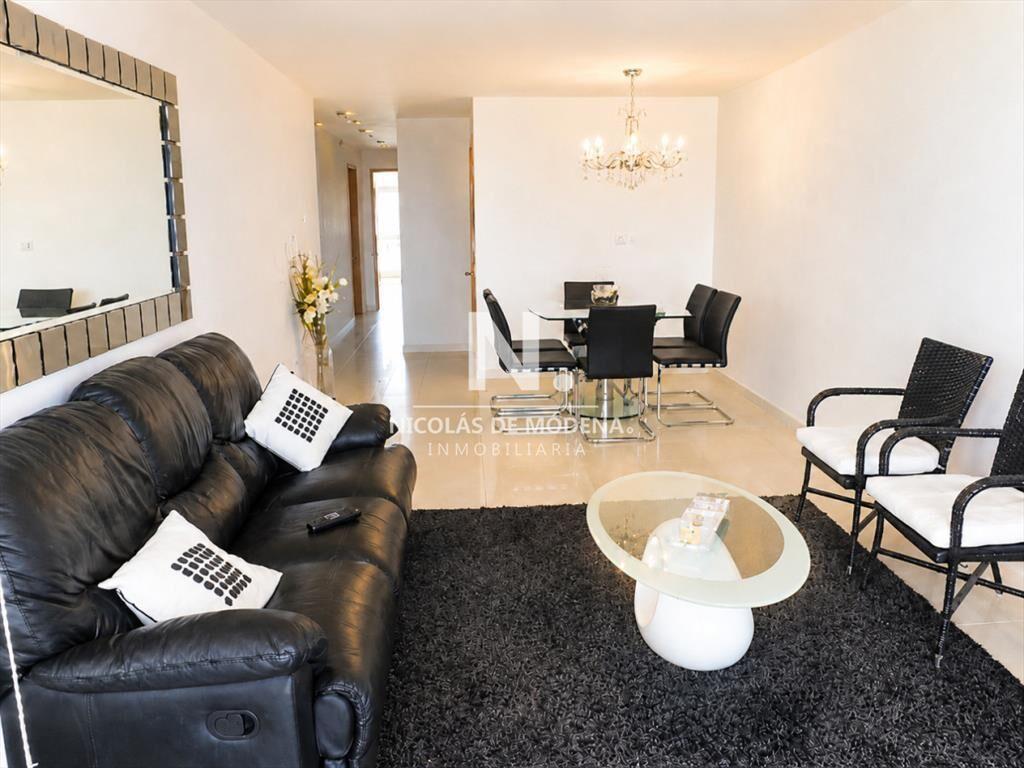 Departamento en venta en Seasons Tower, a metros