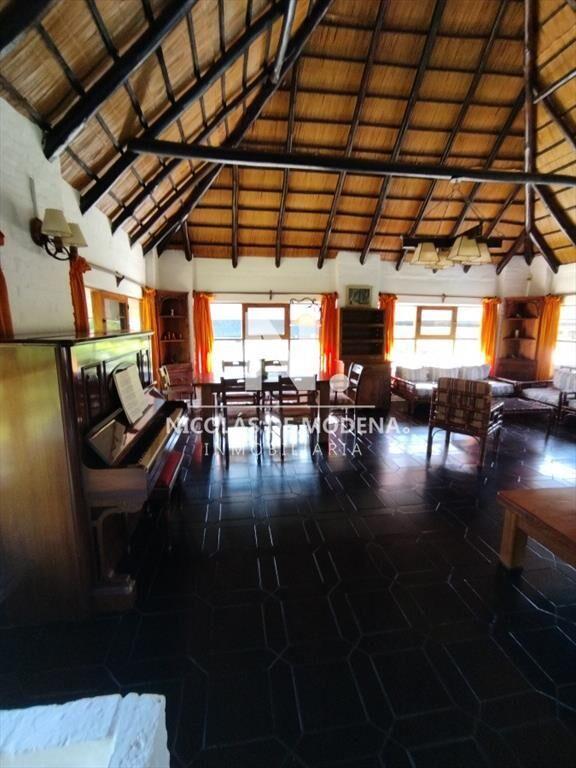 VENTA DE HERMOSA CASA EN BARRIO PINARES - 3 DORMITORIOS -