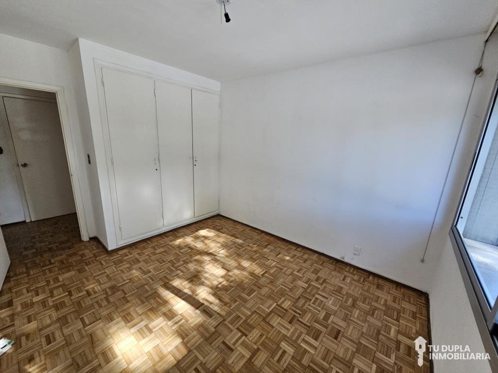 Amplio apartamento de 3 dormitorios + servicio en