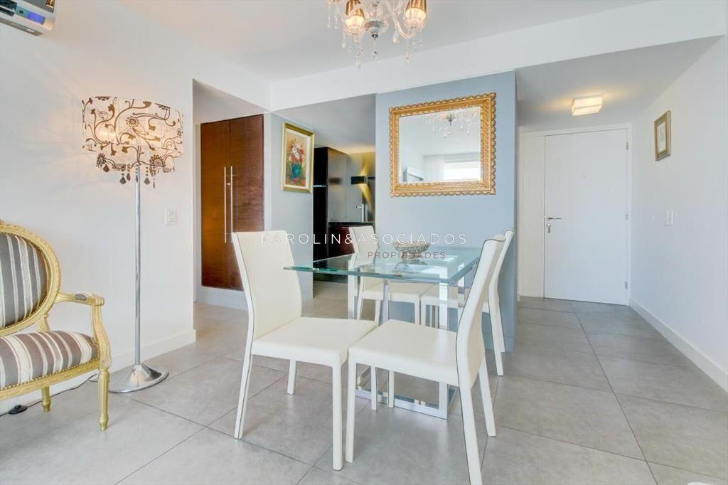 Apartamento en venta en piso alto en torre Yoo,