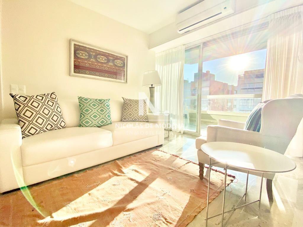 Apartamento de tres dormitorios en venta, Punta del Este