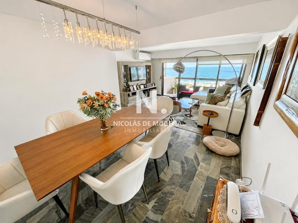 Apartamento en Venta, 3 dormitorios y servicio, en Playa Br