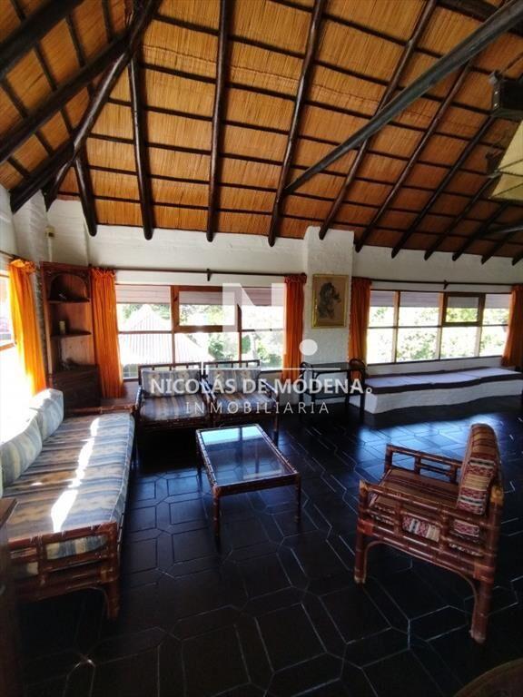 VENTA DE HERMOSA CASA EN BARRIO PINARES - 3 DORMITORIOS -
