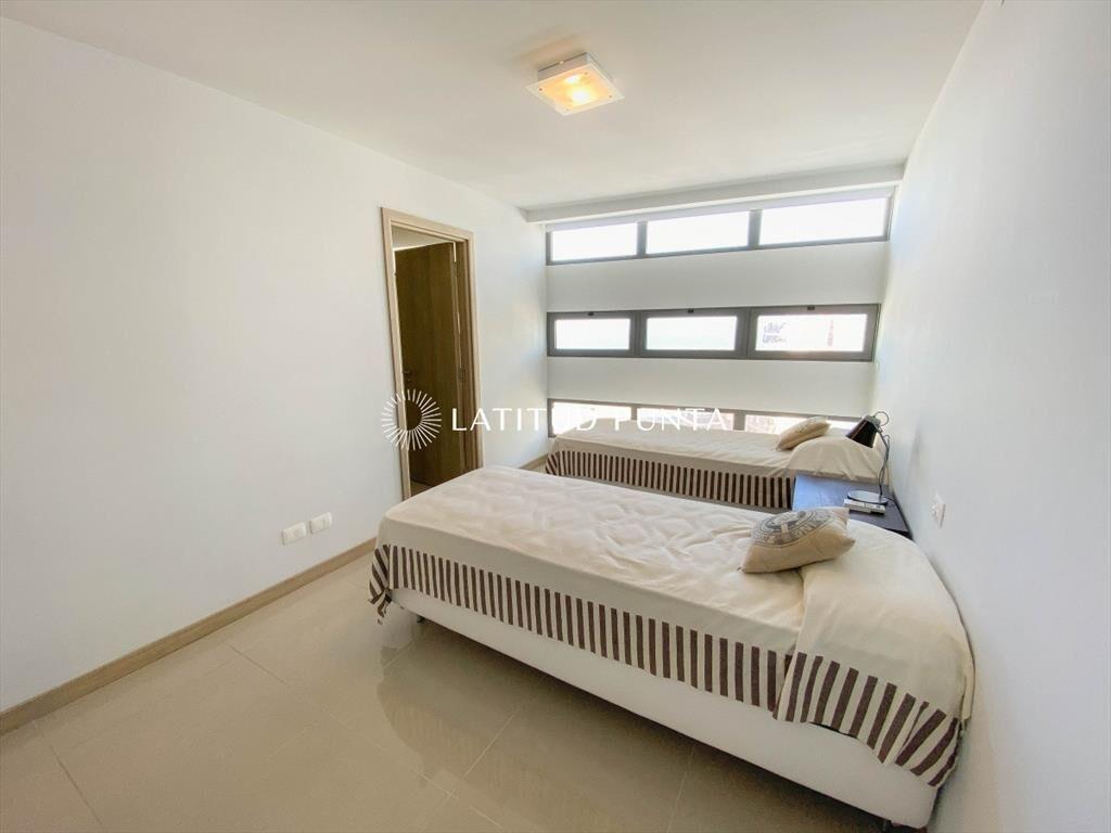 Piso alto con vista brava, dos suites
