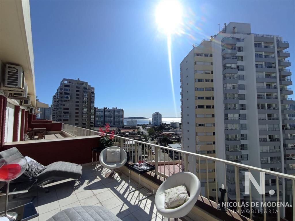 Pent house con parrillero y vista a Isla Gorriti