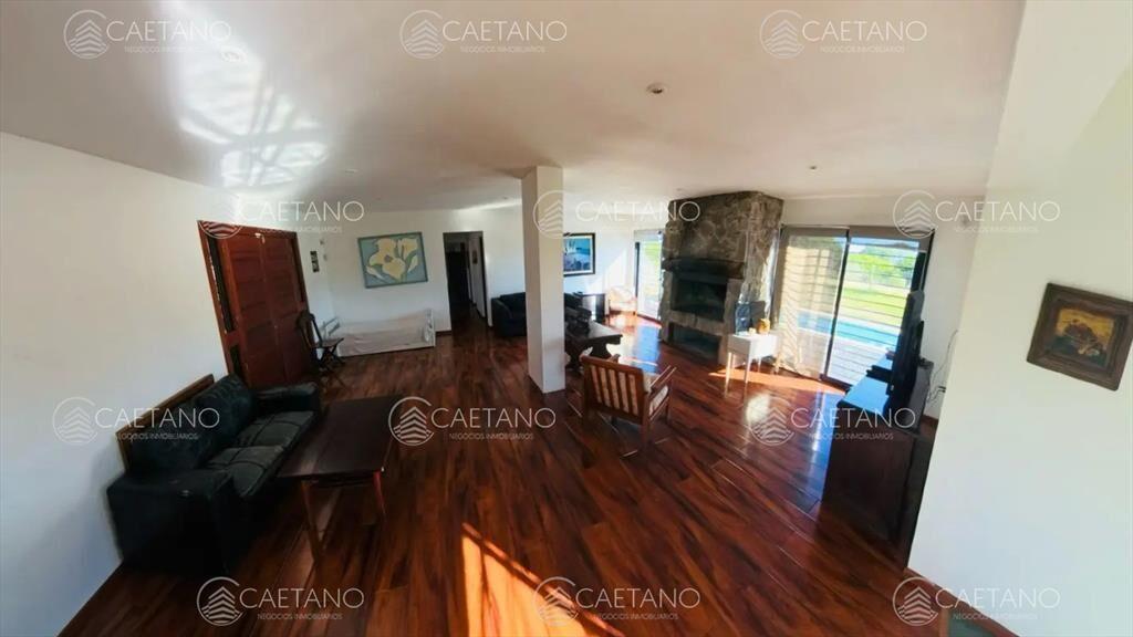 Venta casa tres dormitorios. Club Del Lago. Punta