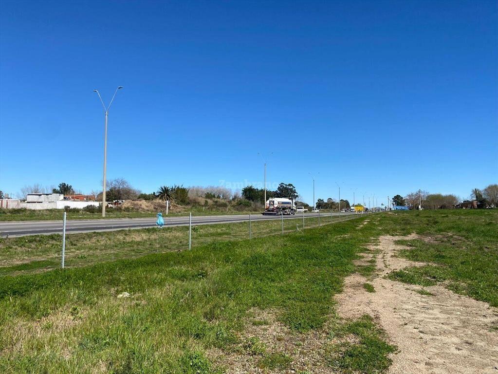 Terreno sobre ruta 102