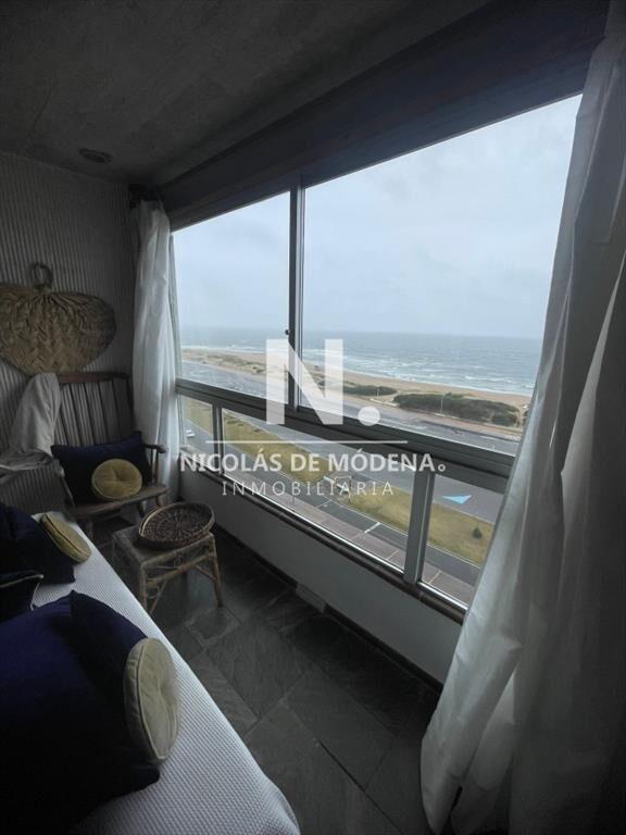 Apartamento de dormitorio y medio en primera de