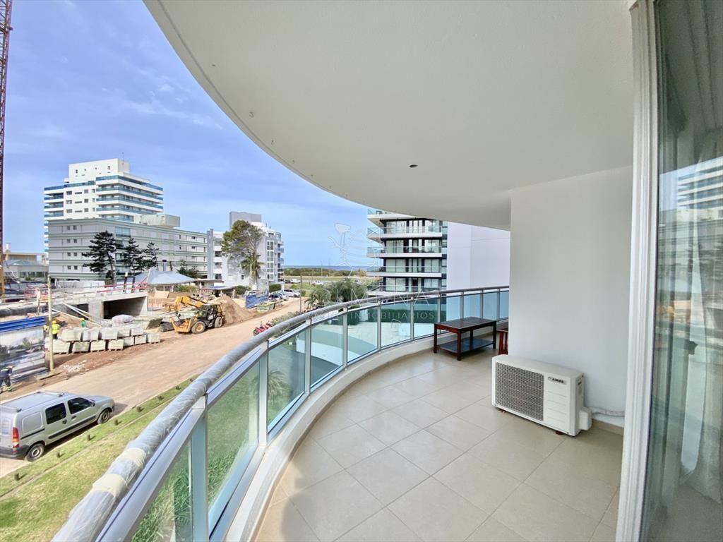 Venta de Apartamento 3 DORMITORIOS + DEP en Playa