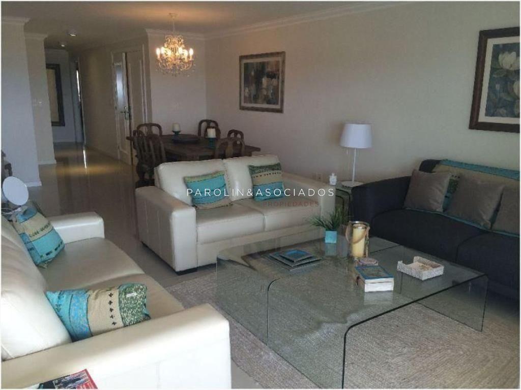 Hermoso apartamento de 3 dormitorios en venta en