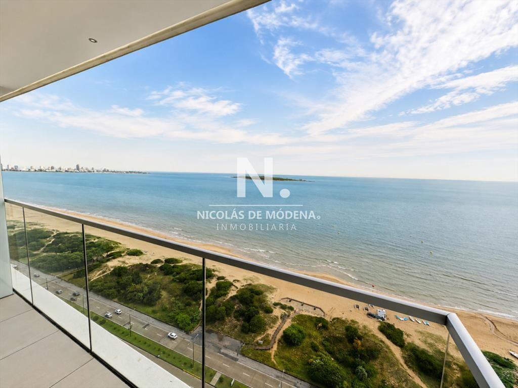 Vende apartamento de 3 dormitorios frente al mar