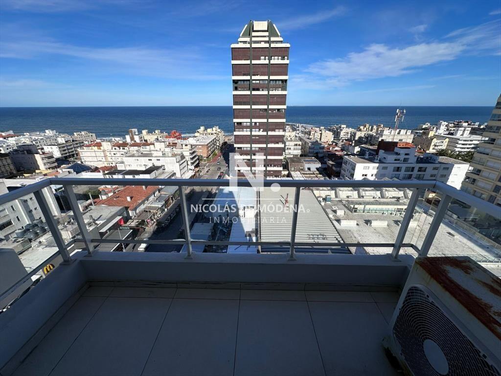En venta apartamento de 2 dormitorios en Punta al