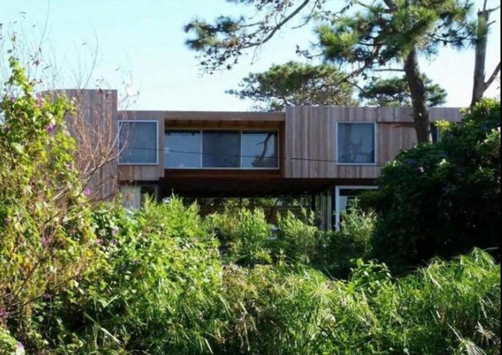 CASA EN VENTA DE 4 DORMITORIOS EN LA BARRA