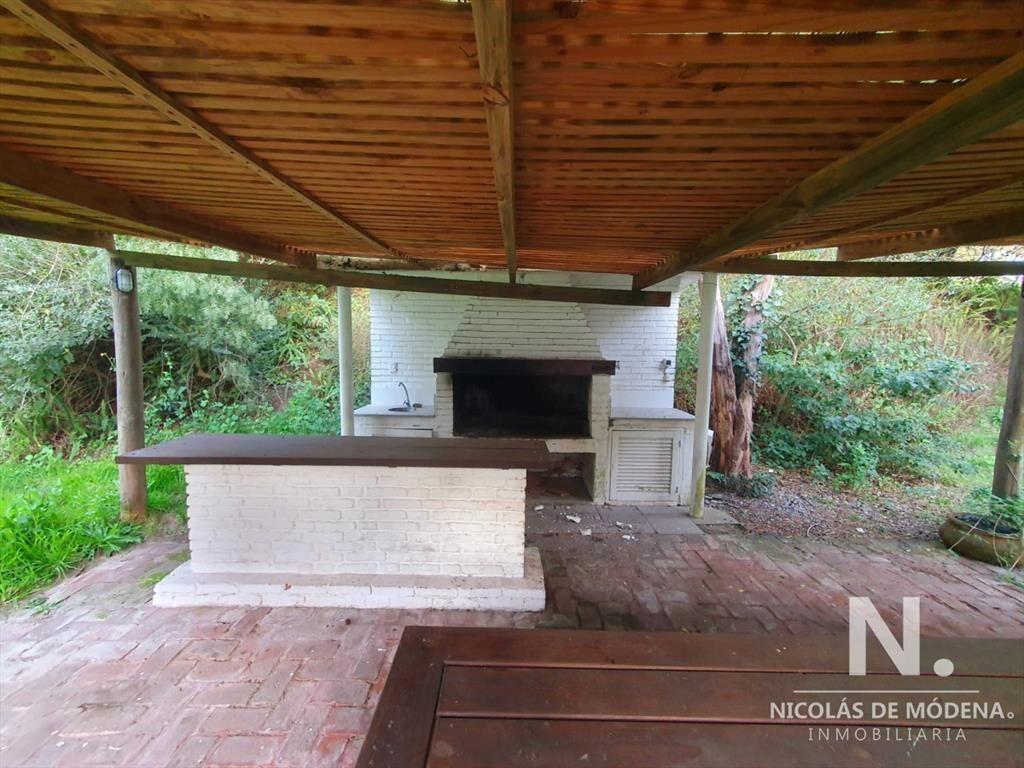 Venta de casa de 4 dormitorios en barrio Cantegril, Punta d