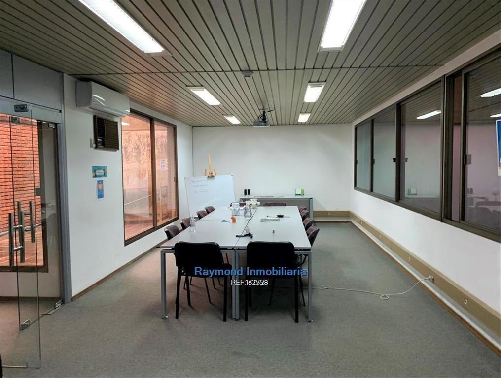 Venta local Categoría Premium en Brazo Oriental de 3450m2