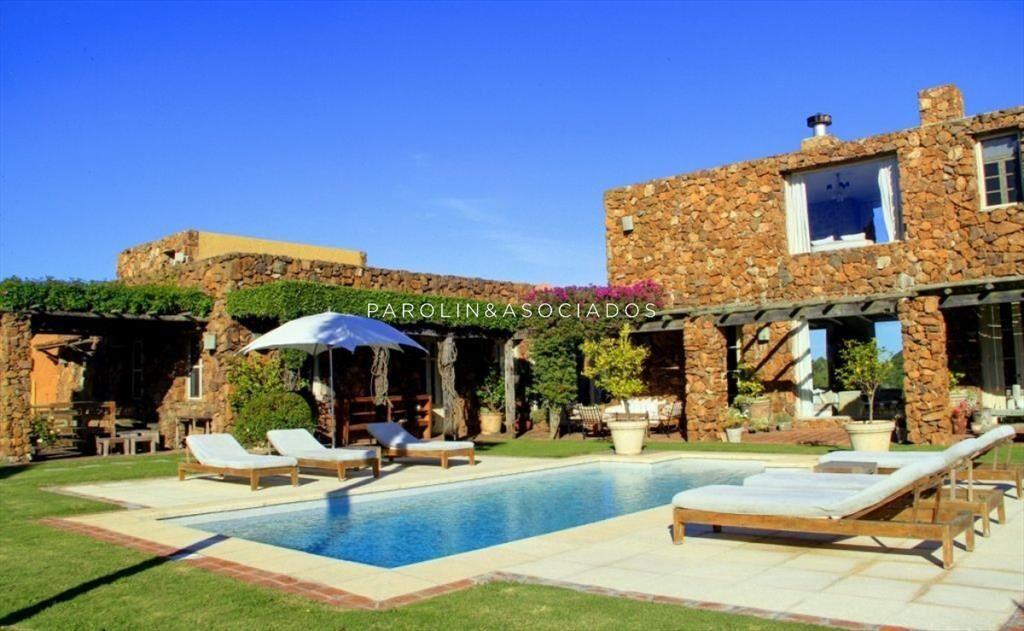 Chacra en Venta de 8 Dormitorios en Camino Punta