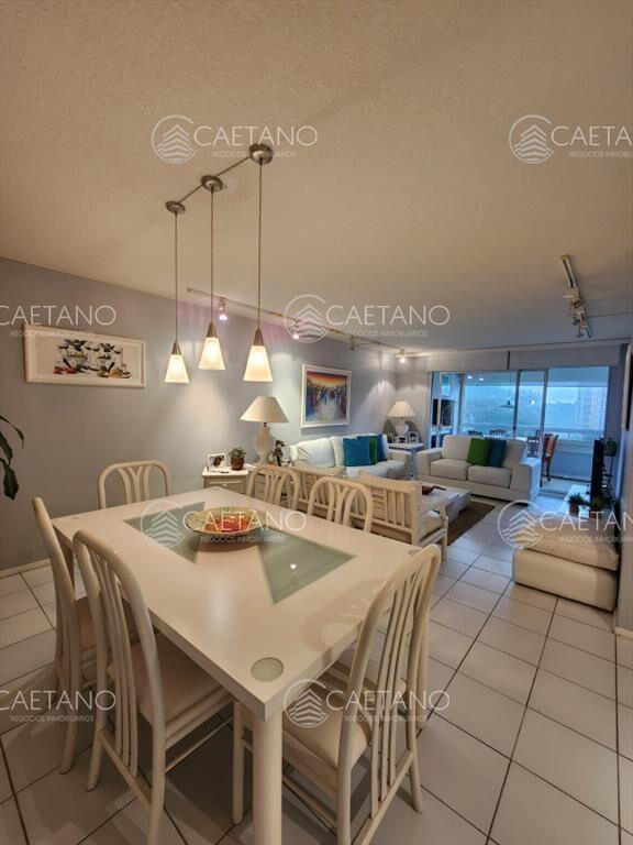 Vende apartamento de 2 dormitorios en Punta del