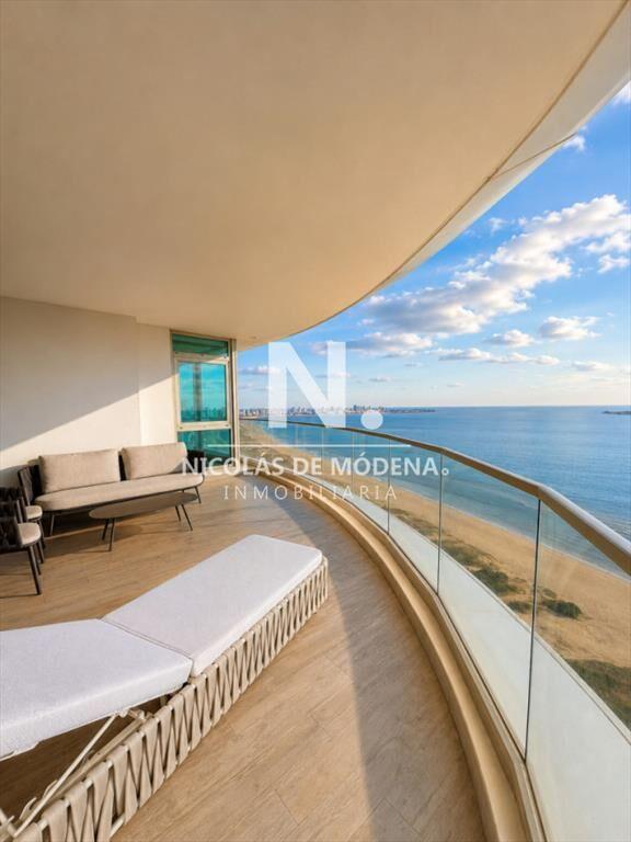 Espectacular departamento de 4 suites frente al
