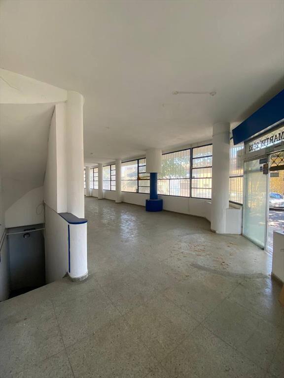 Vendo Local de 275m2. Con amplios ventanales, local esquina