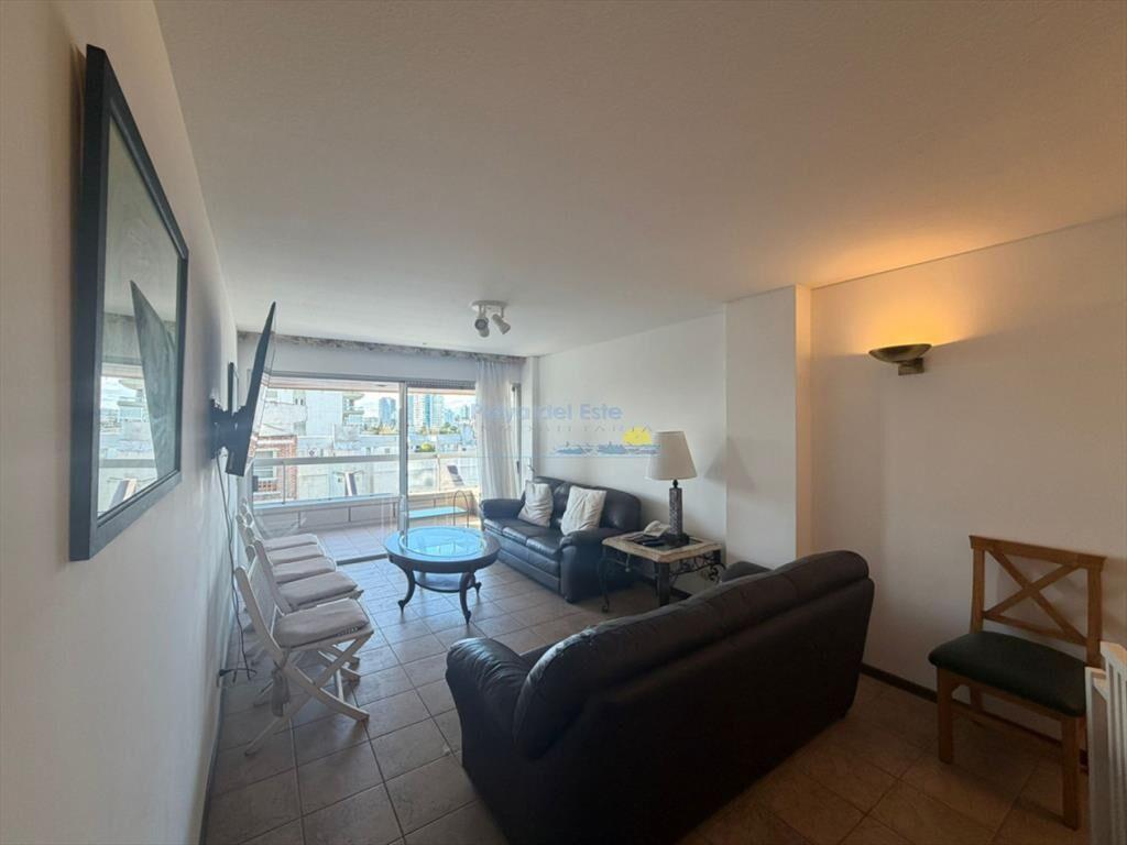 Apartamento de 3 dormitorios en alquiler anual e