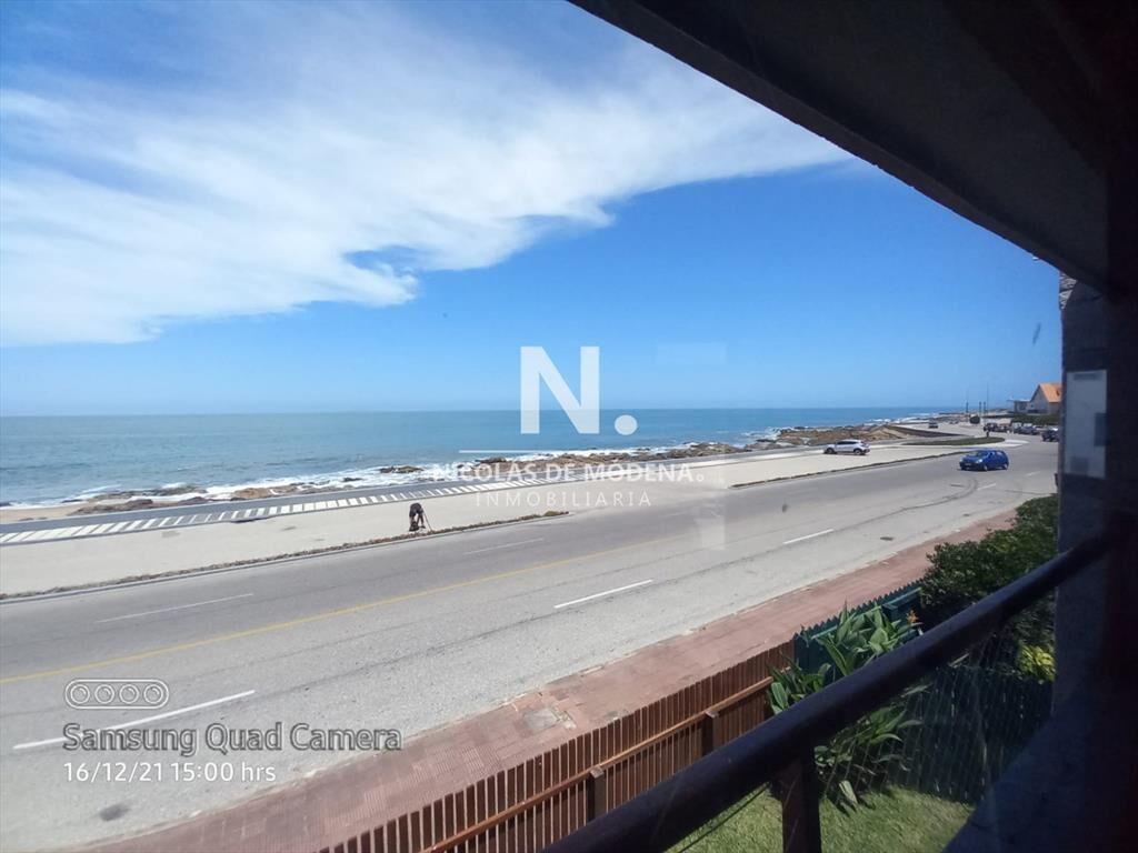 Vende casa en excelente estado, reciclada. De 6