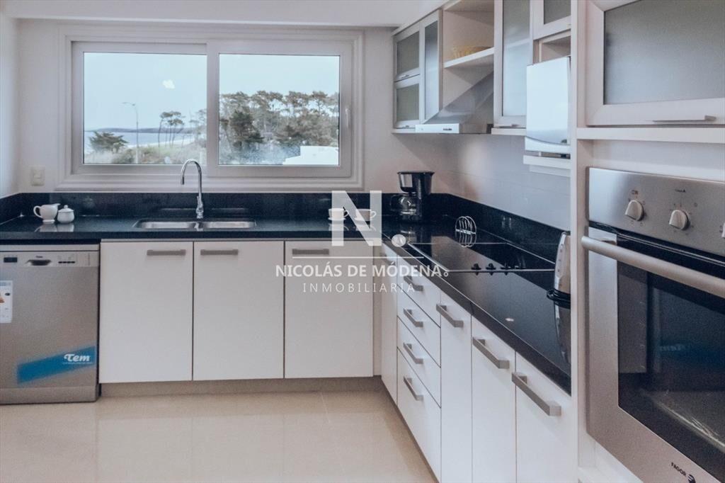 Excelente Penthouse 4 dormitorios en Venta Frente al Mar -