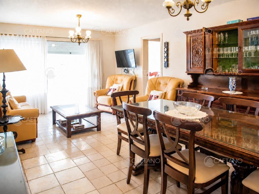 Vende apartamento de 2 dormitorios con vista al ,