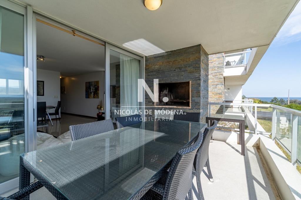 Vende apartamento a metros del mar, de 2 en Punta