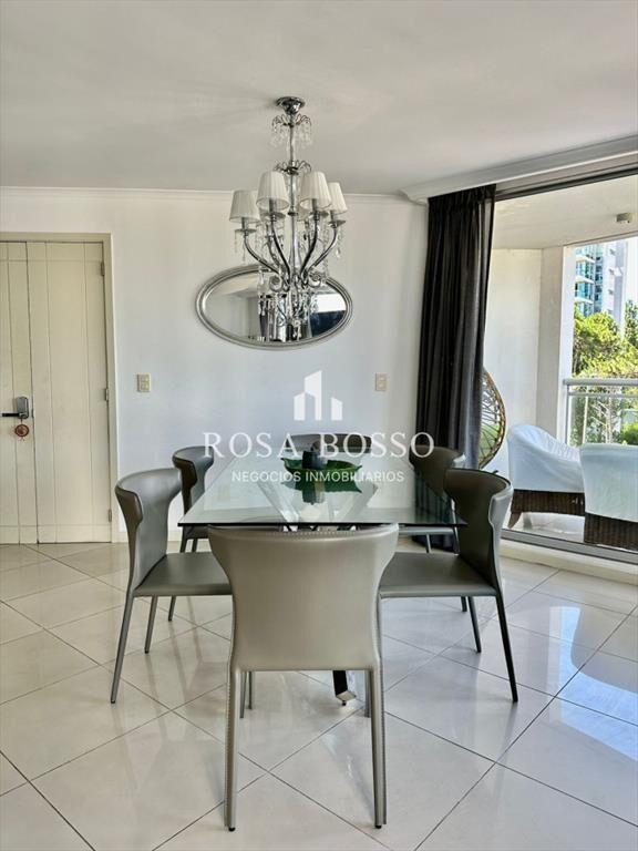 Amplio apartamento en Venta de 3 dormitorios y en