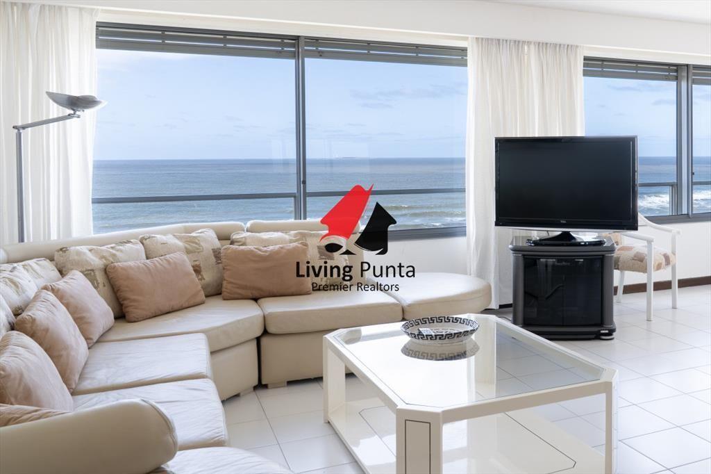 Venta de apartamento de 3 dormitorios y dep. de