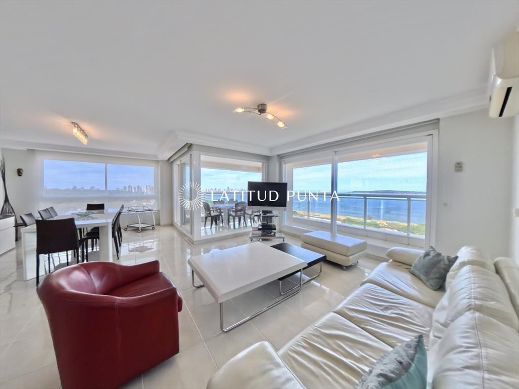 Piso alto frente al mar en Le Jardin