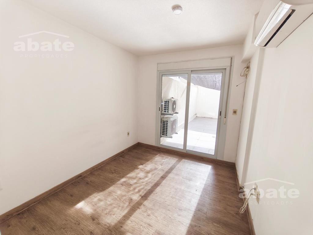 Alquiler 1 dormitorio con placard y patio de uso exclusivo!