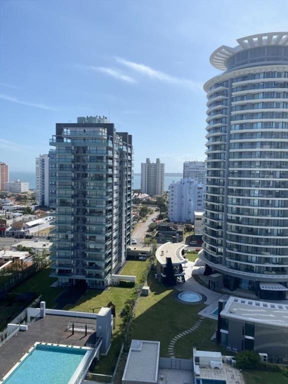 VENTA DE DEPARTAMENTO DE 3 DORMITORIOS TORRE MANHATTAN