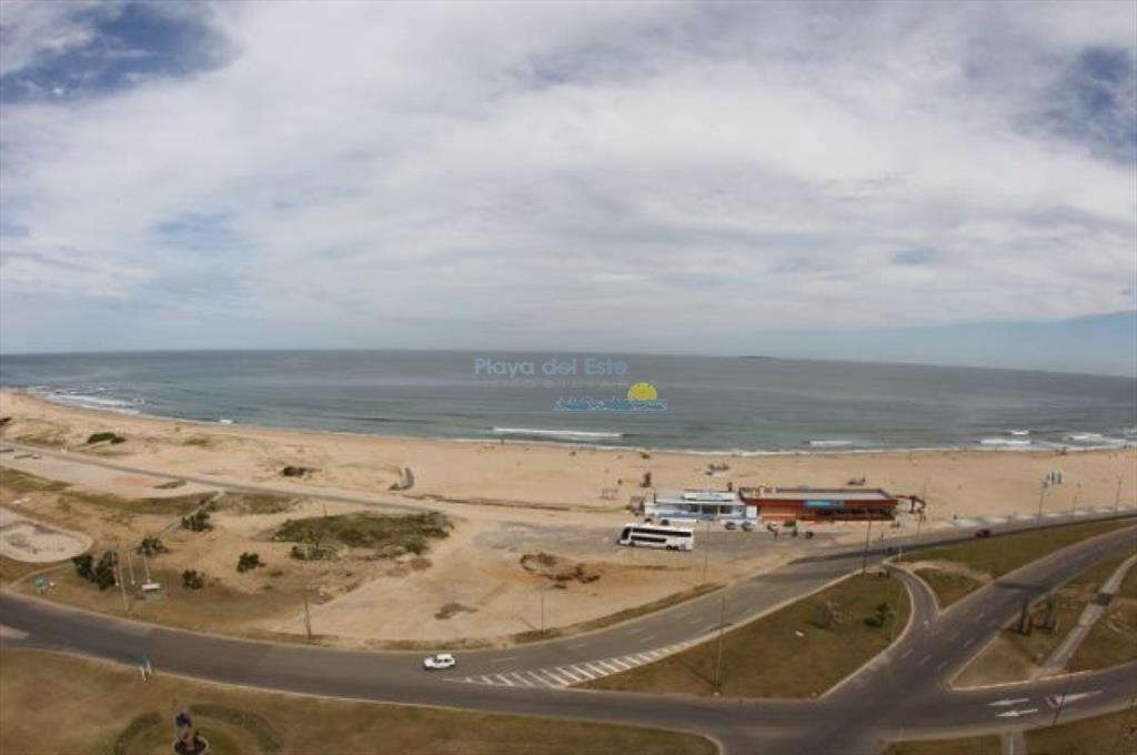 Apartamento en Alquiler de 3 dormitorios en Punta