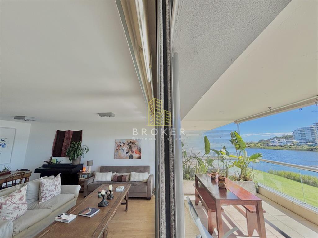 Venta apartamento 2 dormitorios punta del este parrillero e