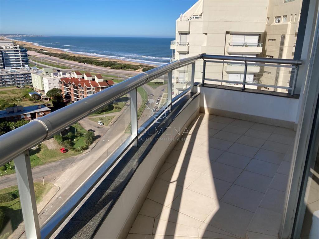 Apartamento en alquiler, con parrillero propio en Punta del