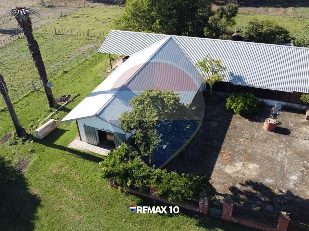 Chacra de 9 hectáreas con múltiples construcciones