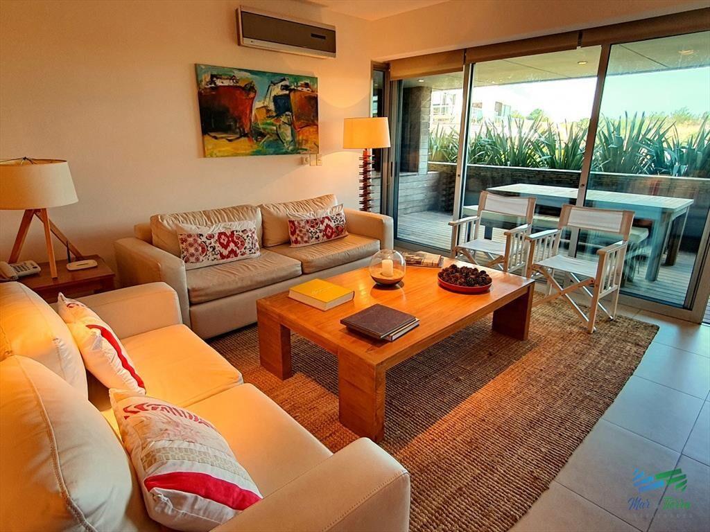 Vendo apartamento de 2 dormitorios y 3 baños.