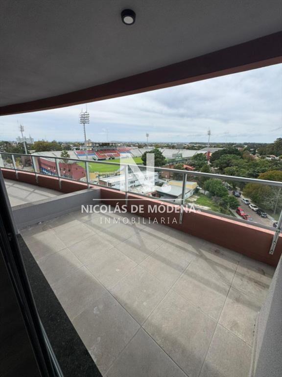 Vende impecable apartamento de 3 dormitorios con