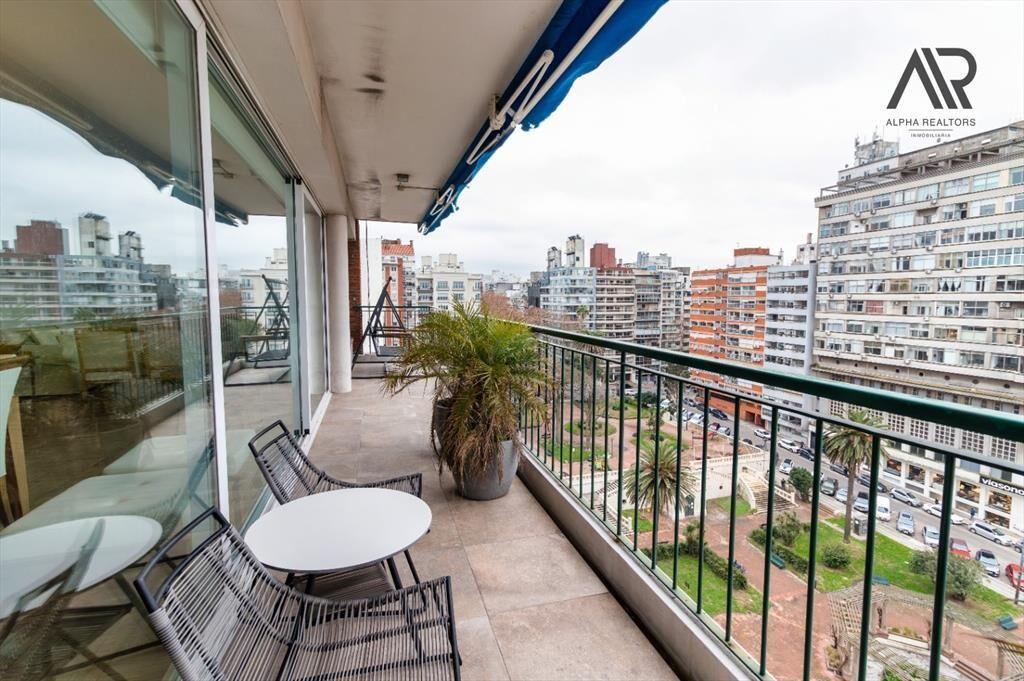 Apartamento en venta c/ cochera en Punta Carretas
