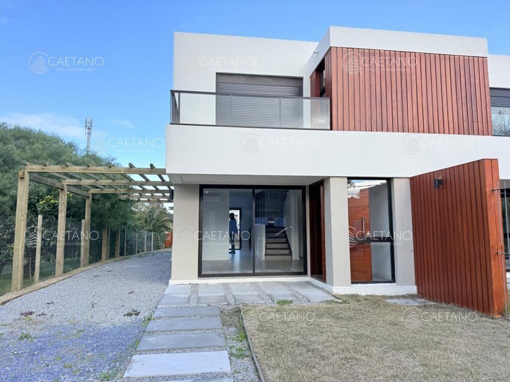 Venta casa PH 3 dormitorios - Pinares