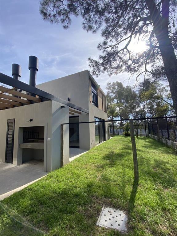 JARDINES DE ARECO: CASA DUPLEX A ESTRENAR